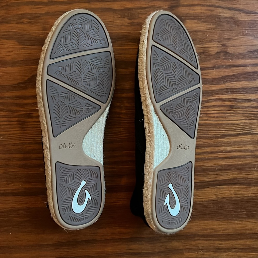 OluKai Linen Shoes - Picture 2 of 4